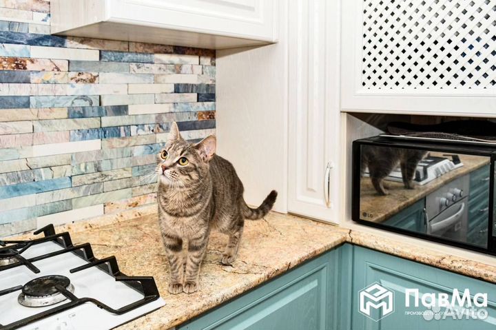 Кухонный гарнитур с покрытием шпон высотой 272