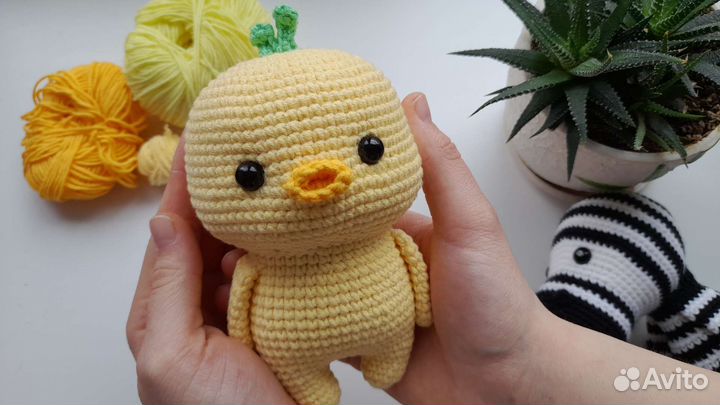 Вязаная уточка лалафанфан ручная работа