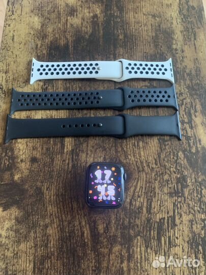 Apple Watch SE 44mm хорошие + ремешки