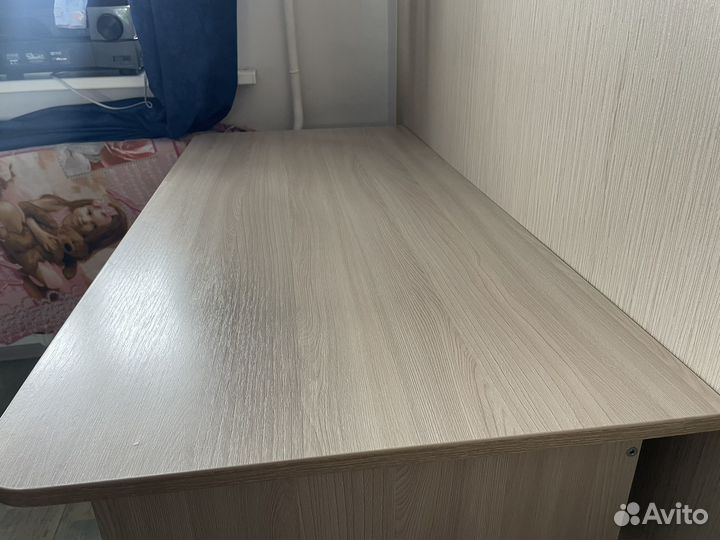 Письменный стол