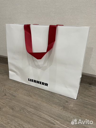 Бумажные и подарочные пакеты