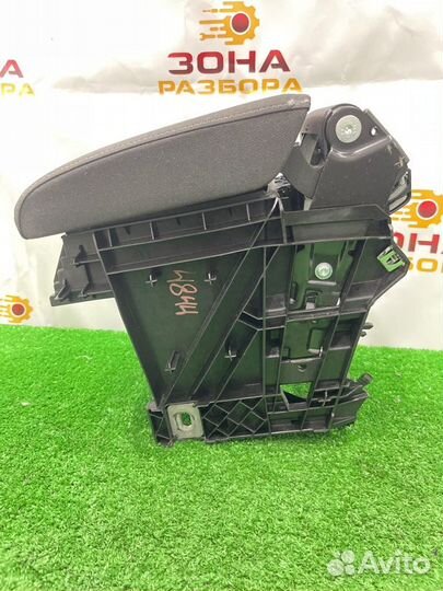 Подлокотник Volkswagen Golf MK7 CJZ 2014