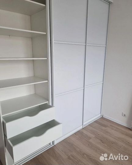 Шкаф купе белый встроенный