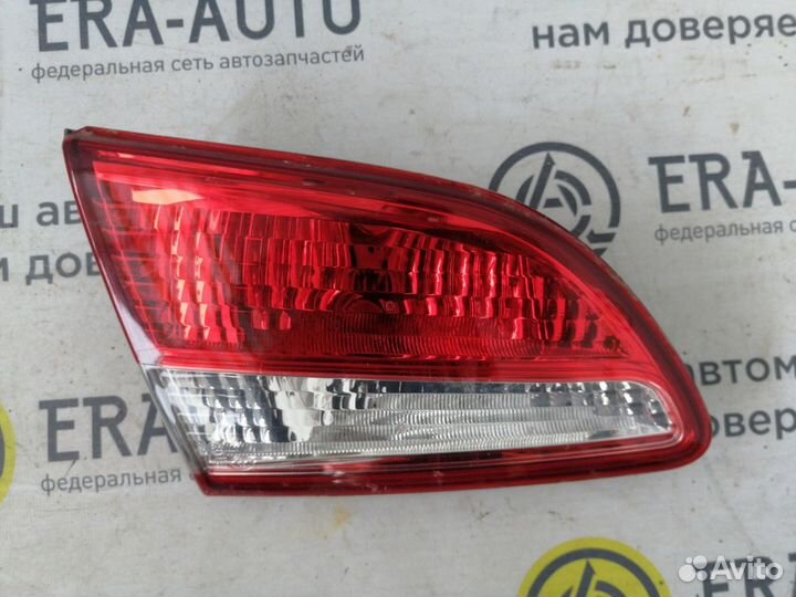 Фонарь задний внутренний Nissan Almera G15