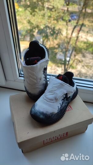 Кроссовки adidas 23