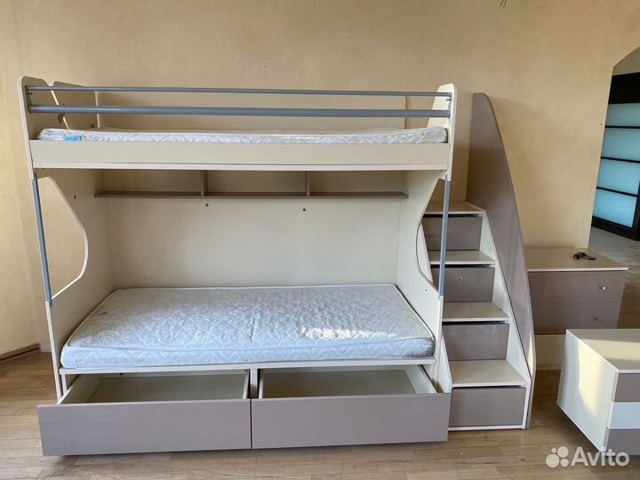 Детская двухярусная кровать бу