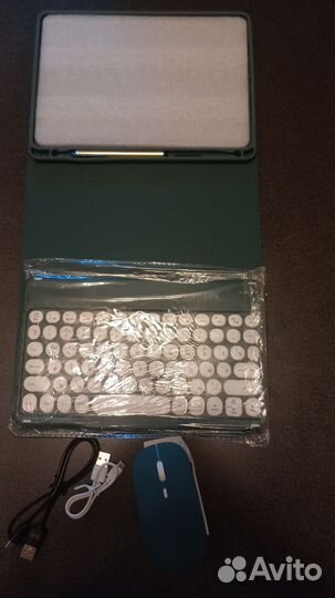 Клавиатура и чехол на iPad 5,6 поколения