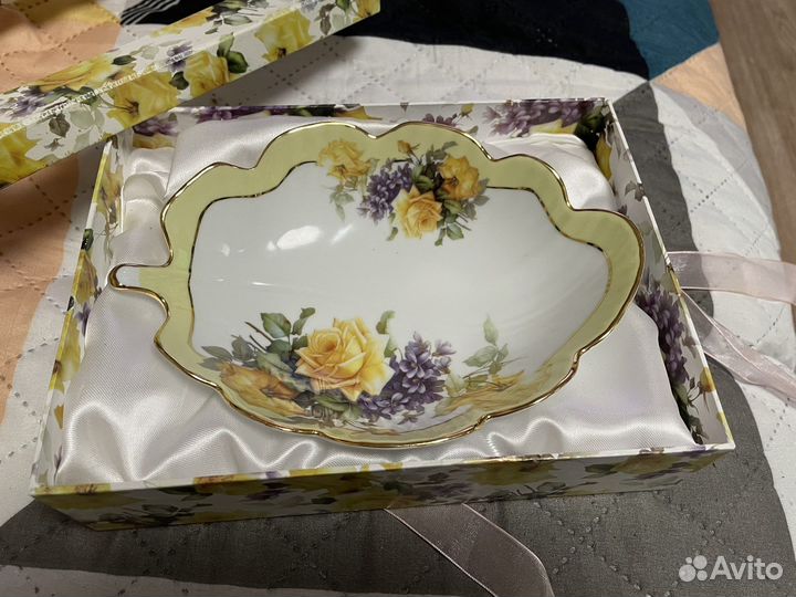 Фарфоровое блюдо-листок