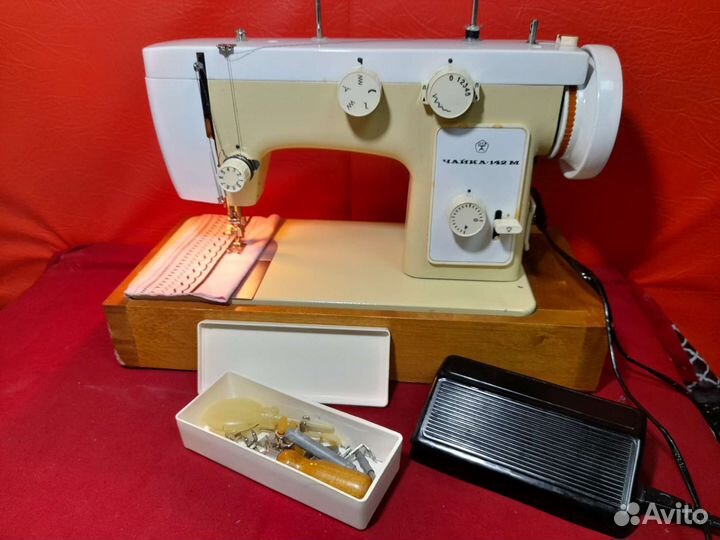 Швейная машина Чайка 142м