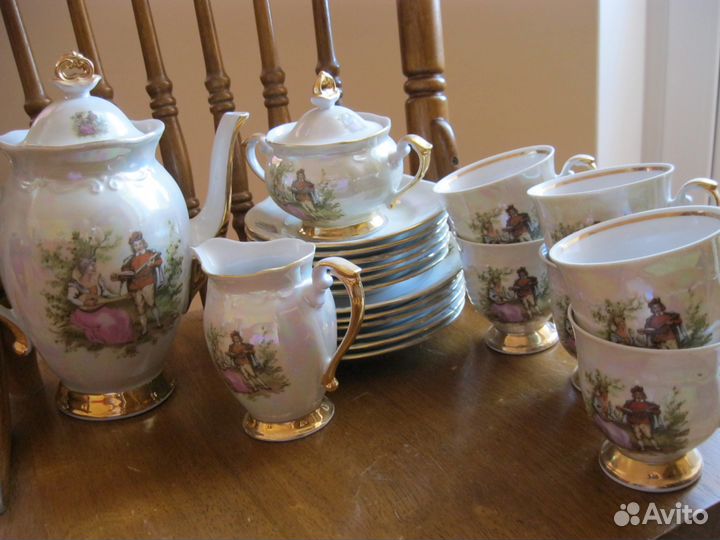 Старинный чайный сервиз