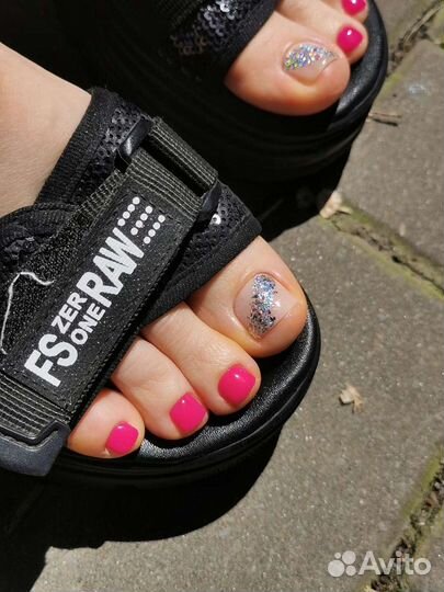 Маникюр и педикюр