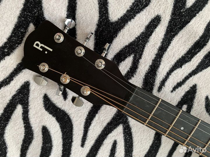 Акустическая гитара