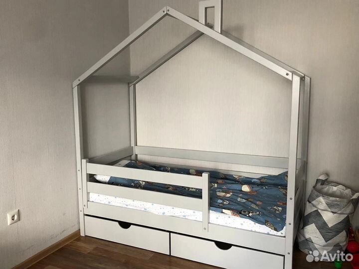 Детская Кровать домик из массива классика от 3 лет