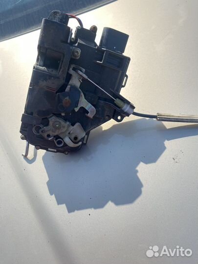 Замок двери правый Audi A6 C5