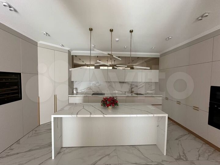 Дом 470,7 м² на участке 3,5 сот.