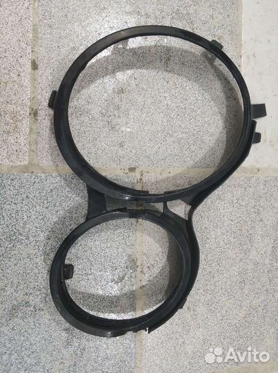 Уплотнитель фары правый Мерседес 210