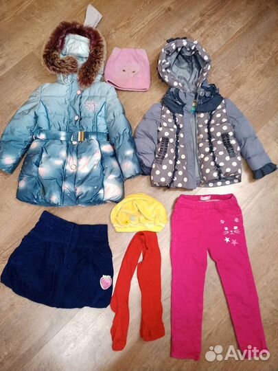Отдам 4 пакета одежды на девочку 98-110