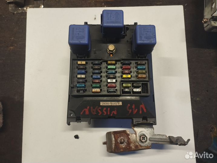Блок предохранителей салона Nissan almera n15
