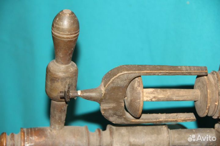 Прялка старинная с колесом