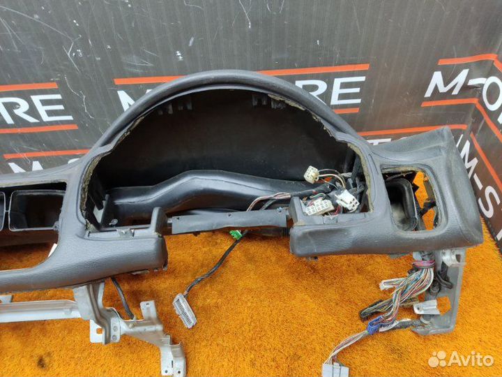 Панель приборов (торпедо) Subaru Impreza