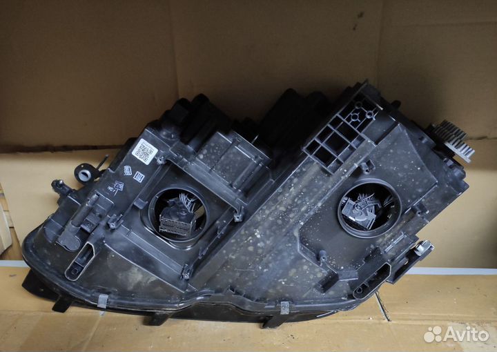 Фара битая правая LED Volkswagen Tiguan 2019