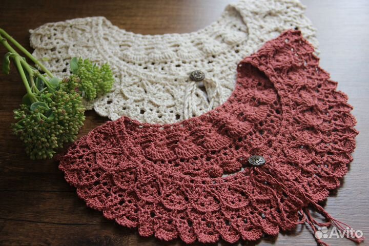 Вязаный кружевной воротничок