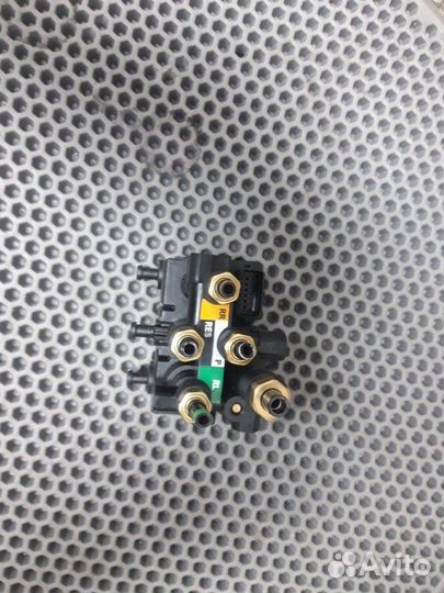 Блок клапанов пневмоподвески Land Rover Range