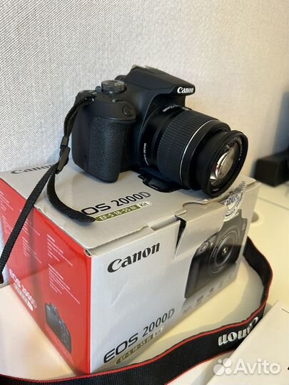 Зеркальный фотоаппарат Canon EOS 2000D Kit 18-55mm