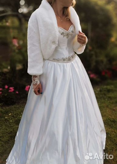 Свадебное платье с шубкой и фатой