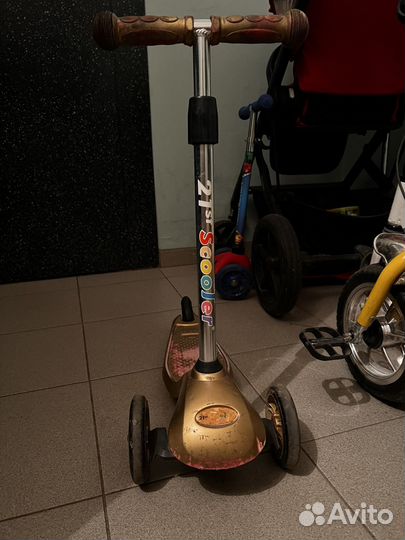 Самокат трехколесный