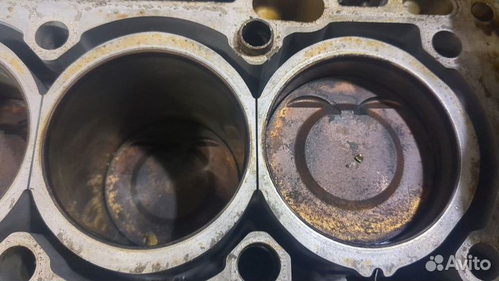 Блок цилиндров Volvo S60, 2000