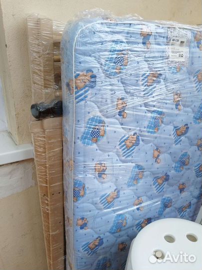 Детская кроватка/матрас/берёза/одеяло/простыни