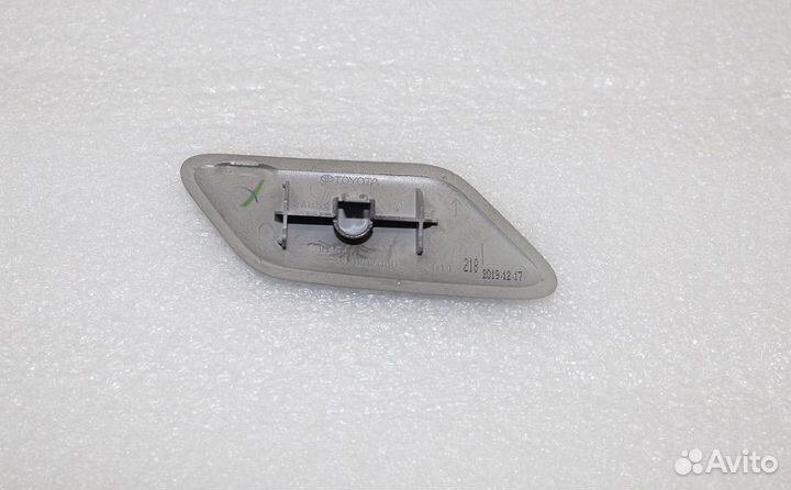 Camry 70 Крышка омывателя фары черная левая 18-21