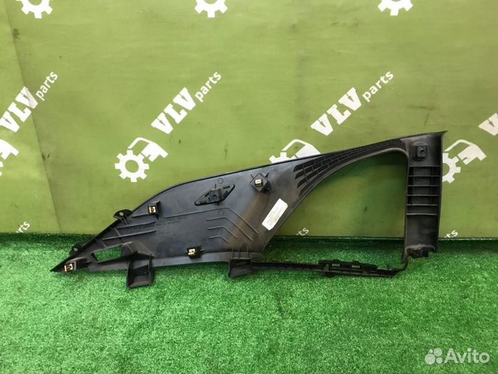 Обшивка стойки задняя правая Dodge Challenger