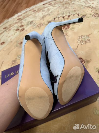 Босоножки новые 39 размер