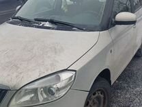 Skoda Fabia 1.4 MT, 2012, битый, 120 000 км, с пробегом, цена 580 000 руб.