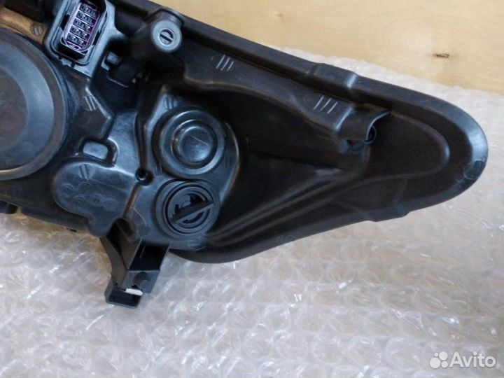 Фара правая Ford Kuga 2008 - 2012