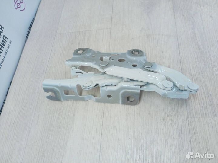 Петля капота правая BMW 5 G30/G31 G30 41007427052