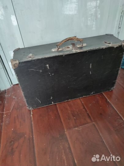 Чемодан ретро