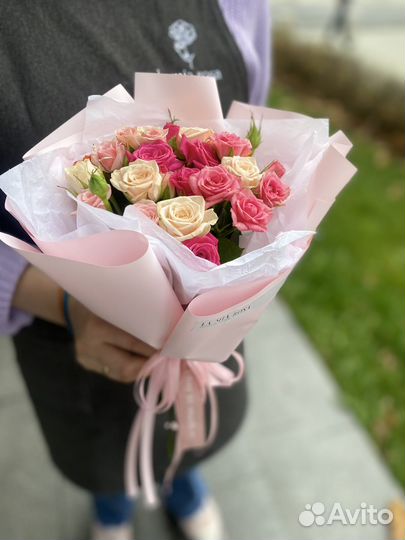 Букет кустовых роз