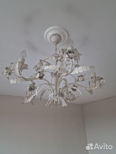 Люстра с розами