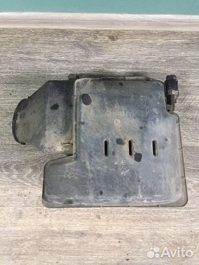 Корпус воздушного фильтра Рено Клио 1