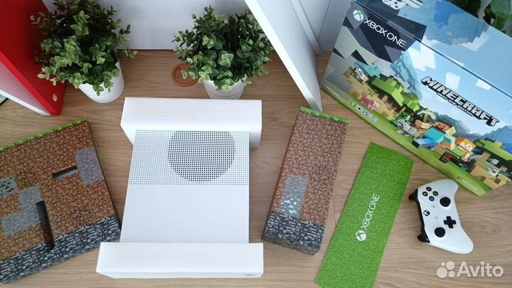 Xbox One S 4K + 30 игр