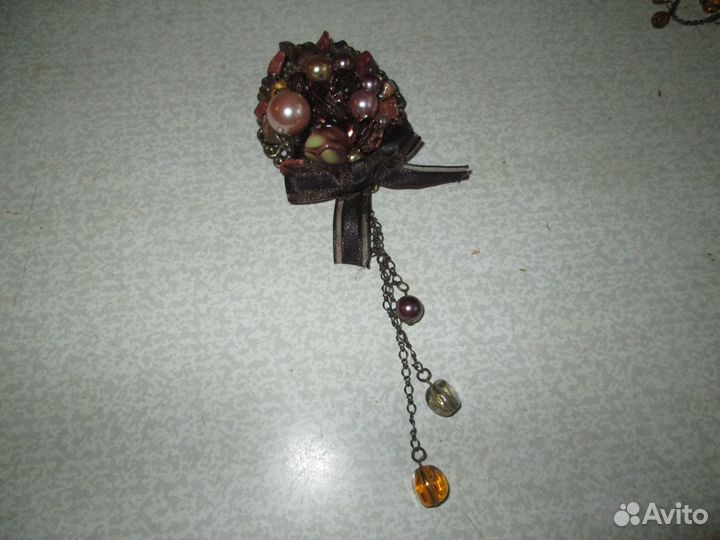 Броши пазличные