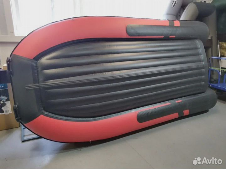 Лодка Gladiator E 380 X; красно-черная
