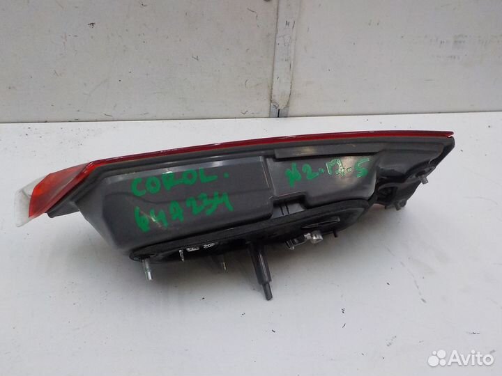 Фонарь задний правый внутренний Toyota Corolla 201