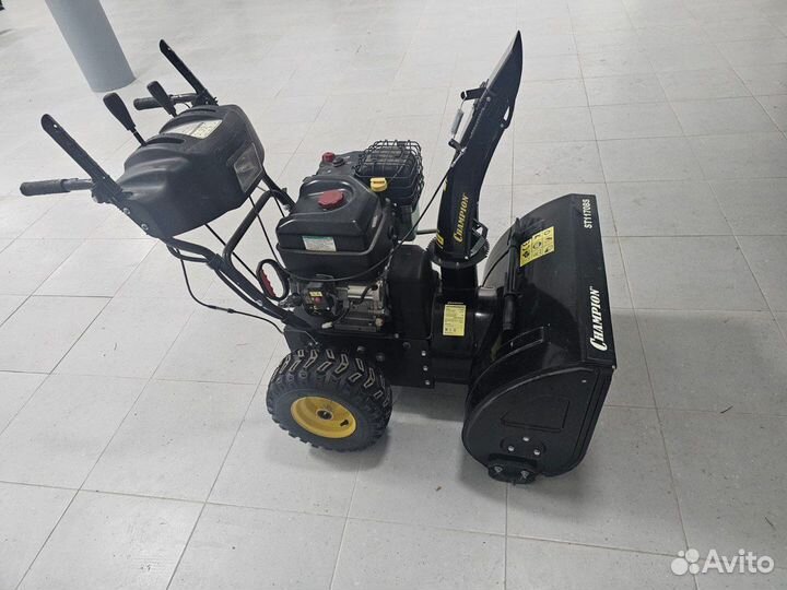 Снегоуборщик бензиновый Champion ST1170BS