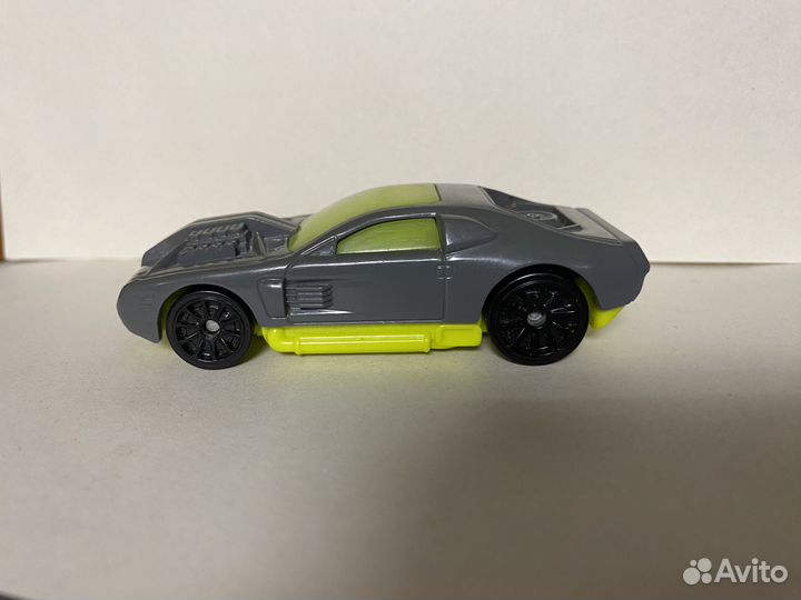 Hot wheels 1/43