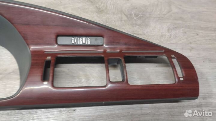 Накладка торпедо Skoda Octavia тур 1U1857053