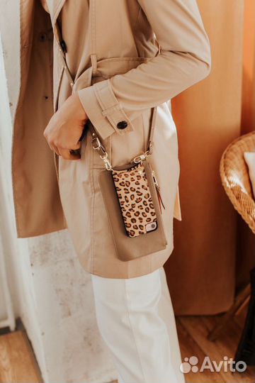 Чехол на ремешке для iPhone